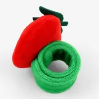 Игольница на браслете &laquo;Клубничка&raquo;, 23&times;7 см, зелёная, красная