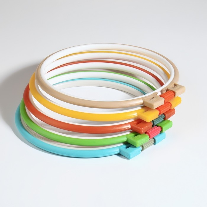 Набор для вышивания крестиком: канва без рисунка бежевая, 30×40 см, пяльцы d = 16 см, цвет МИКС Набор для вышивания крестиком: канва без рисунка бежевая, 30×40 см, пяльцы d = 16 см, цвет МИКС