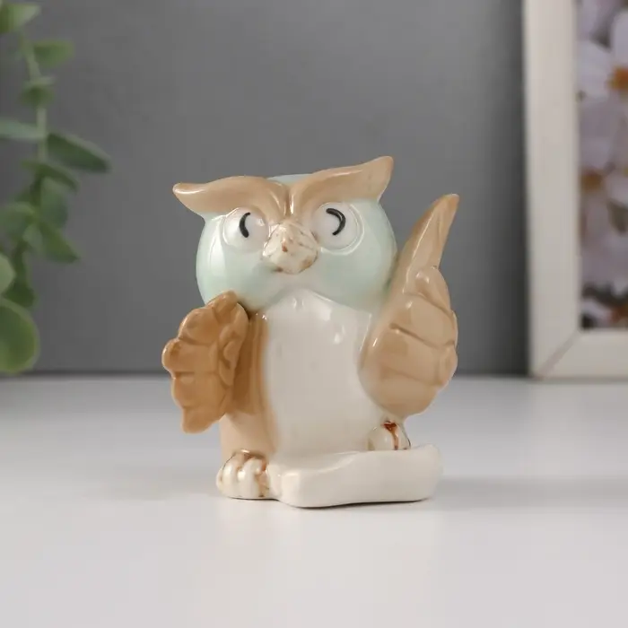 Фигурка керамика &laquo;Маленький филин с пером и бумагой&raquo;, 6.5&times;5.6&times;6.4 см