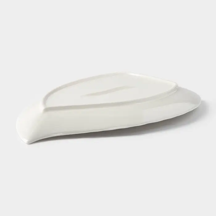Блюдо для подачи &laquo;Лист&raquo;, 30&times;19.5&times;3 см, керамика, цвет белый
