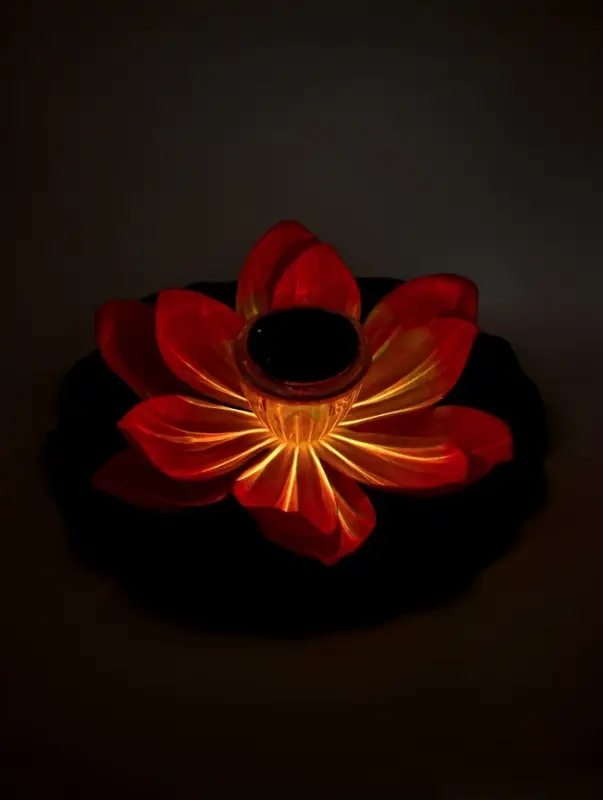 Садовый светильник для водоемов 28 х 28 х 9 см на солнечной бат-е Садовый светильник для водоемов 28 х 28 х 9 см на солнечной бат-е "Лотос" красный N008