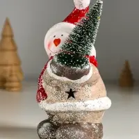 Сувенир керамика свет "Снеговик в серебристой шубке с ёлочкой" 9,5х7,5х14,5 см