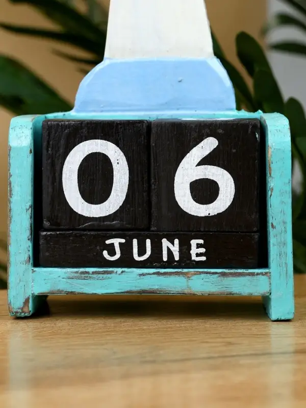 Календарь настольный Календарь настольный "Маяк" дерево 11х5х19 см, цв. бирюзово-синий