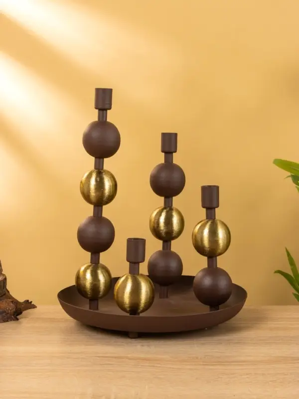 4 подсвечника на тарелке со сферами, шоколад 25,5х22,5х32 см