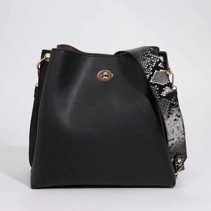 Сумка кросс-боди на застёжке, цвет чёрный Сумка кросс-боди на застёжке, цвет чёрный