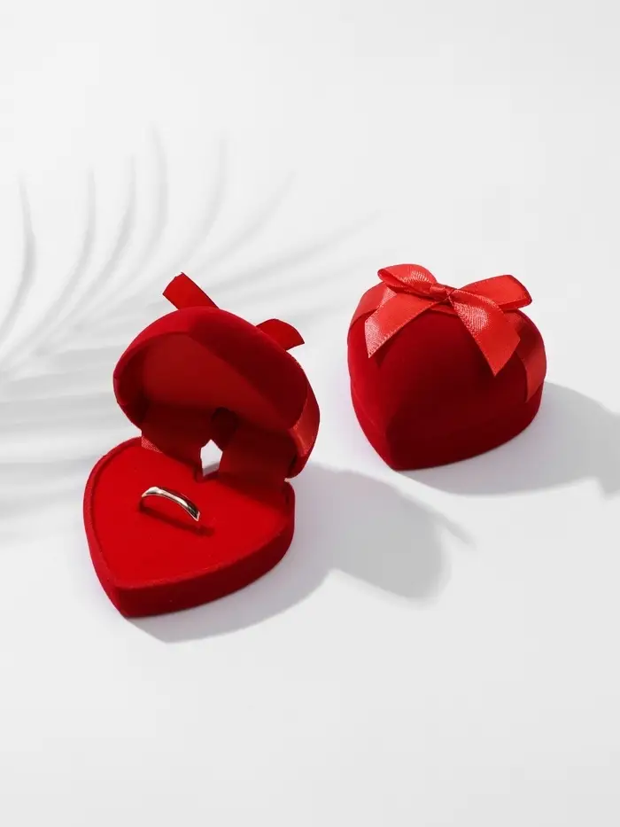 Футляр бархатный под серьги/кольцо &laquo;Сердце&raquo; с лентой, 6.2&times;6,2, цвет красный