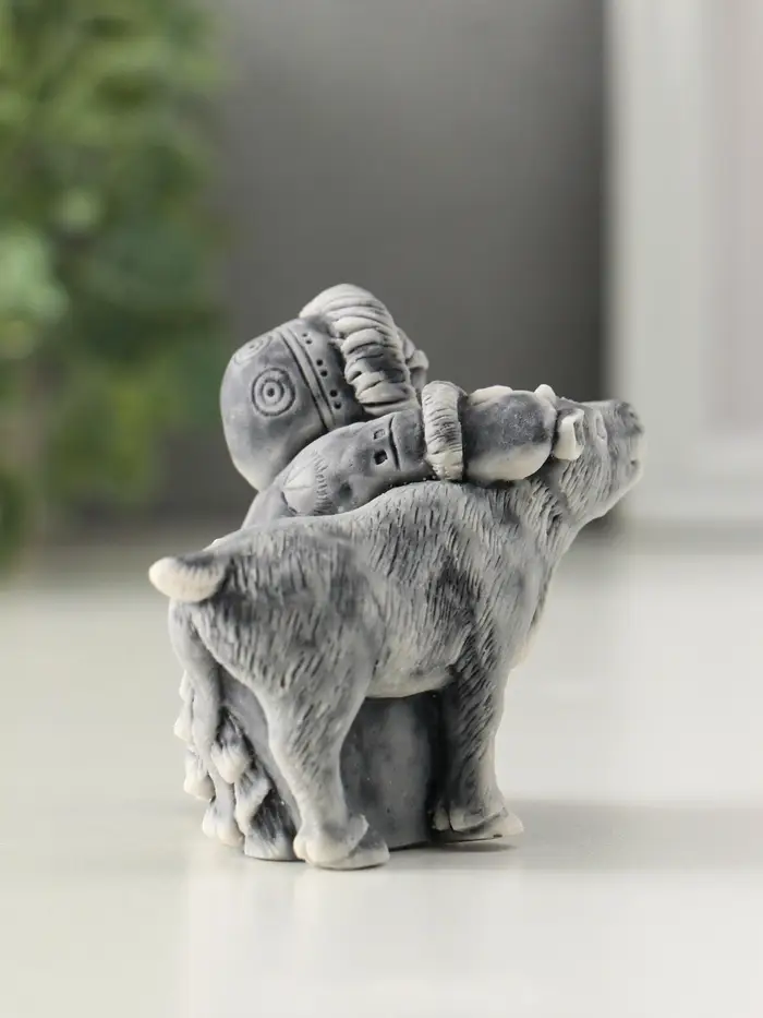 Сувенир "Девочка с оленёнком" 6,4 см