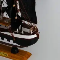 Сувенирная модель корабля &laquo;Пиратский. Аризона&raquo;, 24&times;6&times;22 см, чёрные паруса