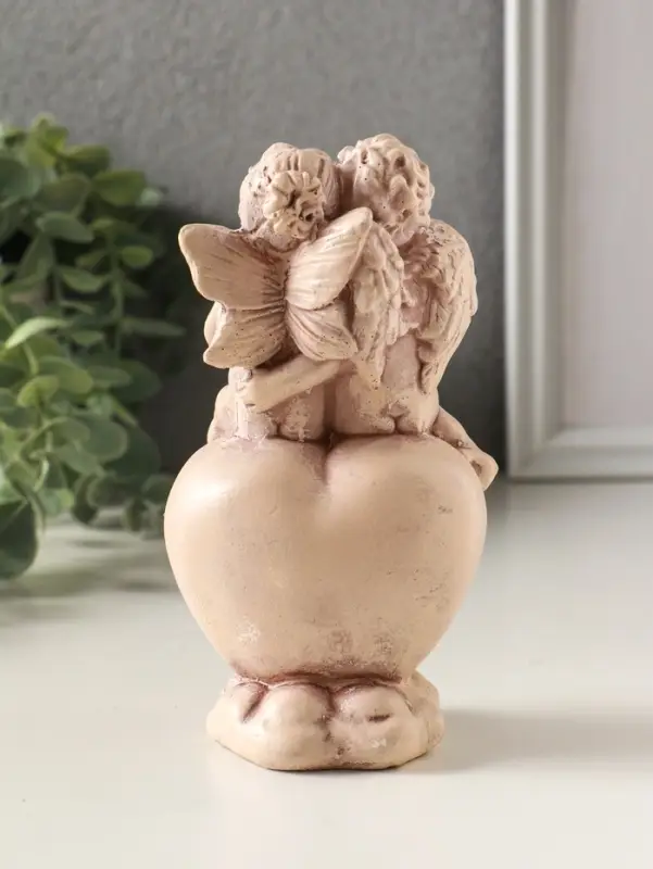 Фигурка гипс &laquo;Ангелочки на сердце&raquo;, 15 см, эффект старения, слоновая кость