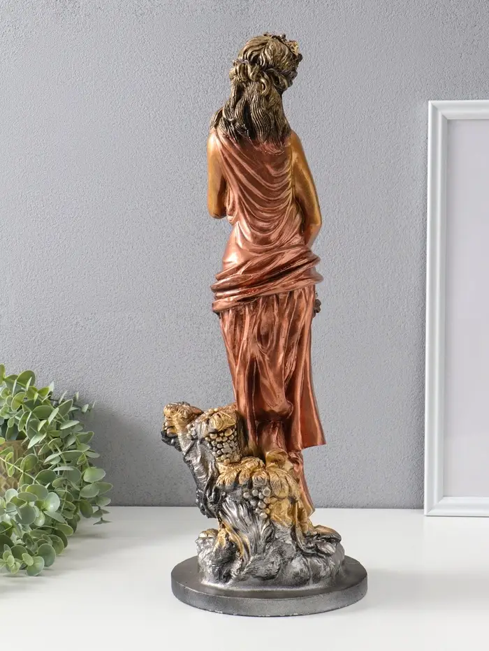 Фигура "Девушка с виноградом" бронза с золотом, 50х20х20 см