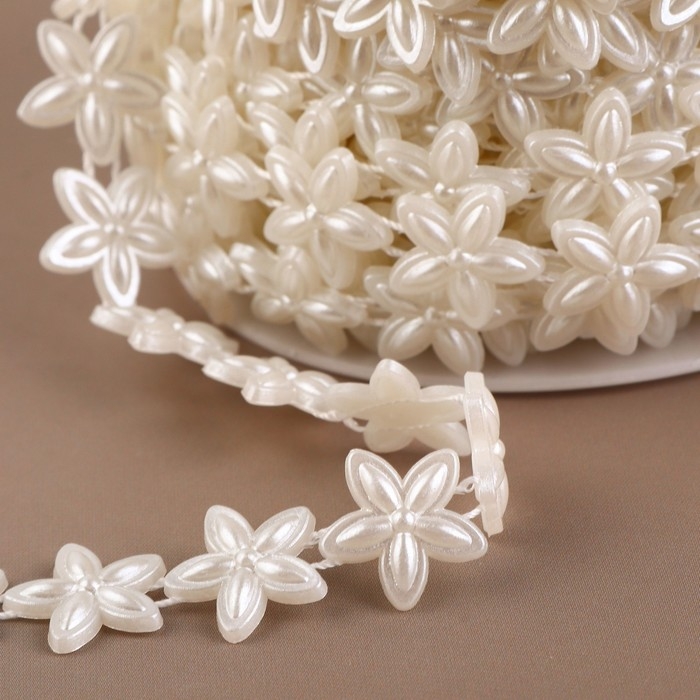 Жемчуг на нитях, плоский, «Цветы», 15 мм, 9 ± 1 м, цвет белый Жемчуг на нитях, плоский, «Цветы», 15 мм, 9 ± 1 м, цвет белый