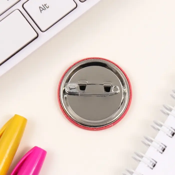 Значок закатной d=35 мм Значок закатной d=35 мм "Варежки" 6,5х6,5 см