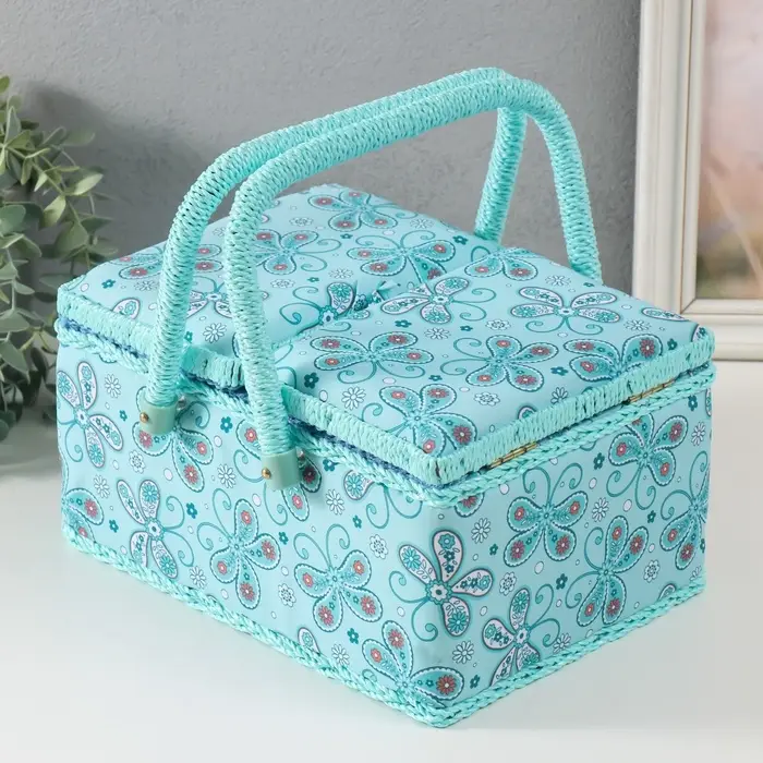 Шкатулка для рукоделия и шитья &laquo;Бабочки и цветочки на голубом&raquo;, хранение ниток, иголок, мелочи, 19&times;26&times;14.5 см