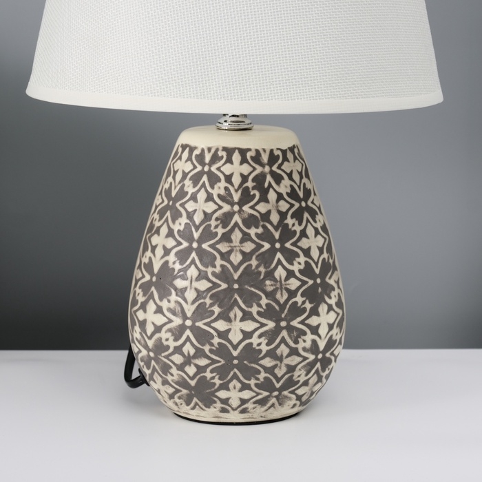 Настольная лампа с абажуром RISALUX «Лесли», Е14, 40 Вт, бело-чёрный, 22×22×34.5 см Настольная лампа с абажуром RISALUX «Лесли», Е14, 40 Вт, бело-чёрный, 22×22×34.5 см