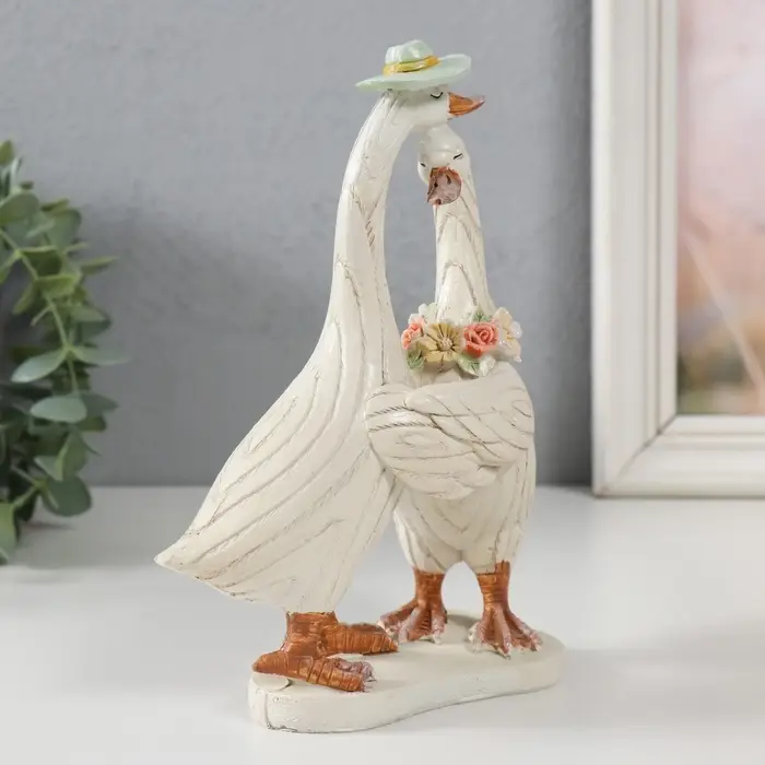 Фигурка полистоун &laquo;Гусь с гусыней: объятия&raquo;, 14.5&times;8&times;18.5 см