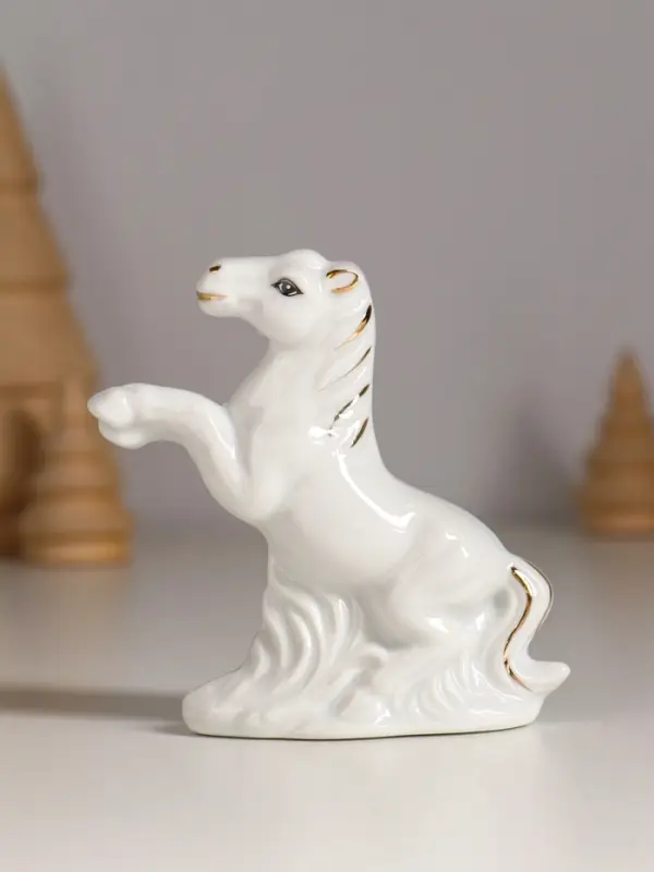 Сувенир керамика "Кони на лугу" белый с золотом набор 5 шт 7,5х2,5х7 см