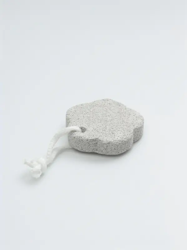 Пемза для педикюра «Цветок», с подвесом, 7.5×7.5 см, в коробке, белая