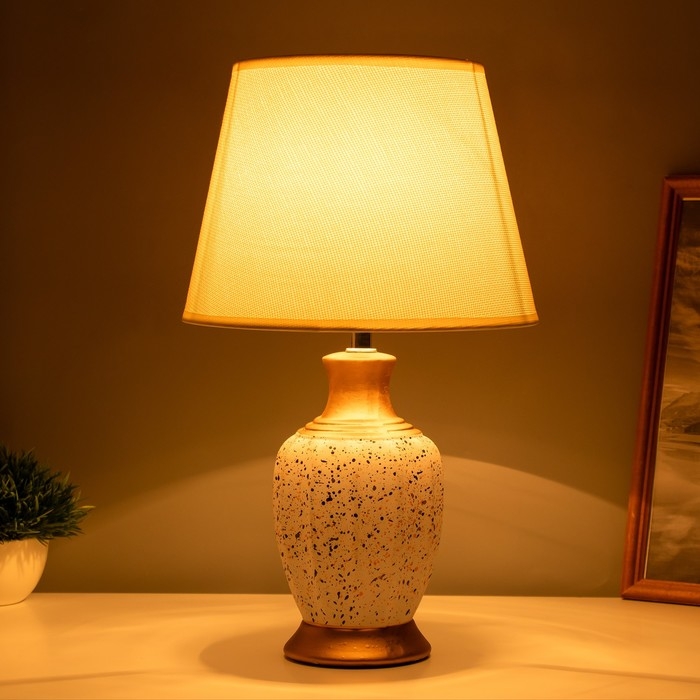 Лампа настольная Лампа настольная "Жилан" 1х40Вт Е14 белый/золото 22х22х38см