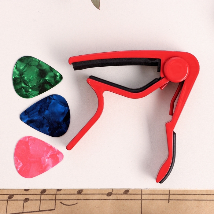 Каподастр Music Life красный + 3 медиатора в подарок Каподастр Music Life красный + 3 медиатора в подарок