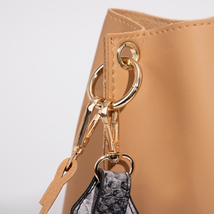 Сумка кросс-боди на застёжке, цвет бежевый Сумка кросс-боди на застёжке, цвет бежевый