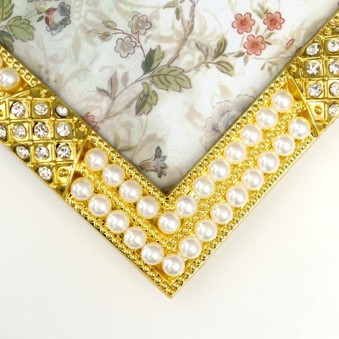 Фоторамка пластик под металл 10х15 см Фоторамка пластик под металл 10х15 см "Жемчуг и стразы" золото 18,8х13,8 см