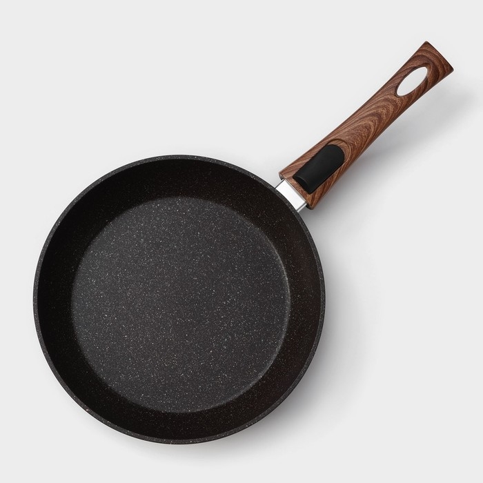 Сковорода кованая Magistro Granit, d=22 см, съёмная ручка soft-touch, антипригарное покрытие, индукция, цвет чёрный Сковорода кованая Magistro Granit, d=22 см, съёмная ручка soft-touch, антипригарное покрытие, индукция, цвет чёрный