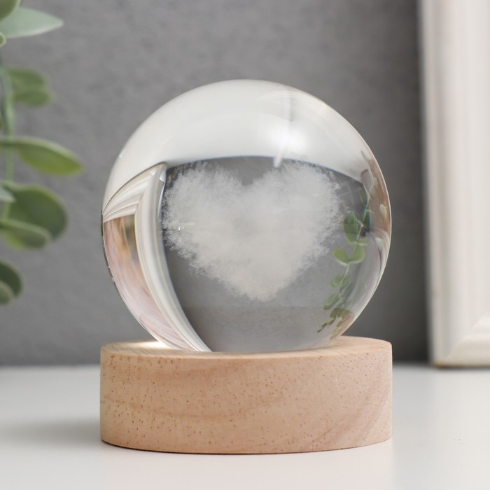 Сувенир стекло подсветка  Сувенир стекло подсветка "Облачное сердечко" d=6 см подставка дерево, USB 6,5х6,5х7,5 см