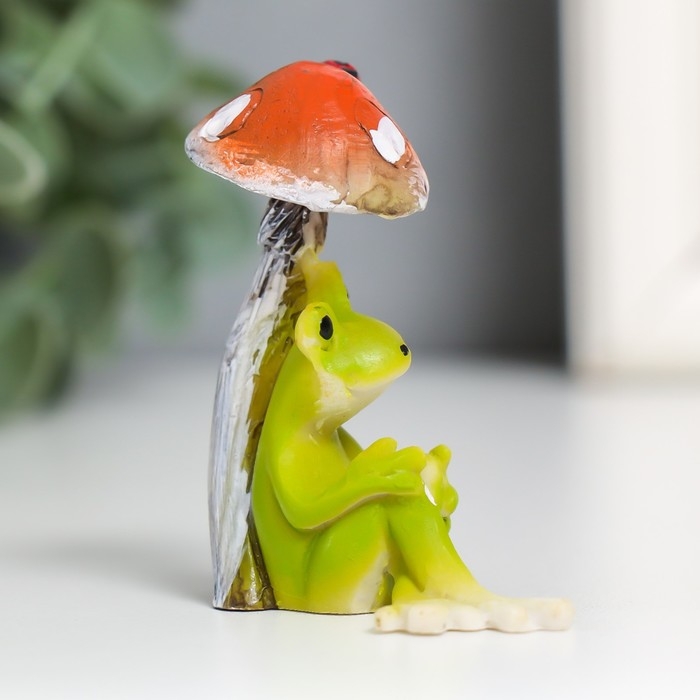 Сувенир полистоун Сувенир полистоун "Лягушонок под грибочком - отдых" 6х3х5,4 см