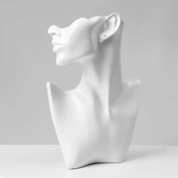 Бюст для украшений, пол-лица, отверстие под серьгу, 18×5×26 см, цвет белый Бюст для украшений, пол-лица, отверстие под серьгу, 18×5×26 см, цвет белый