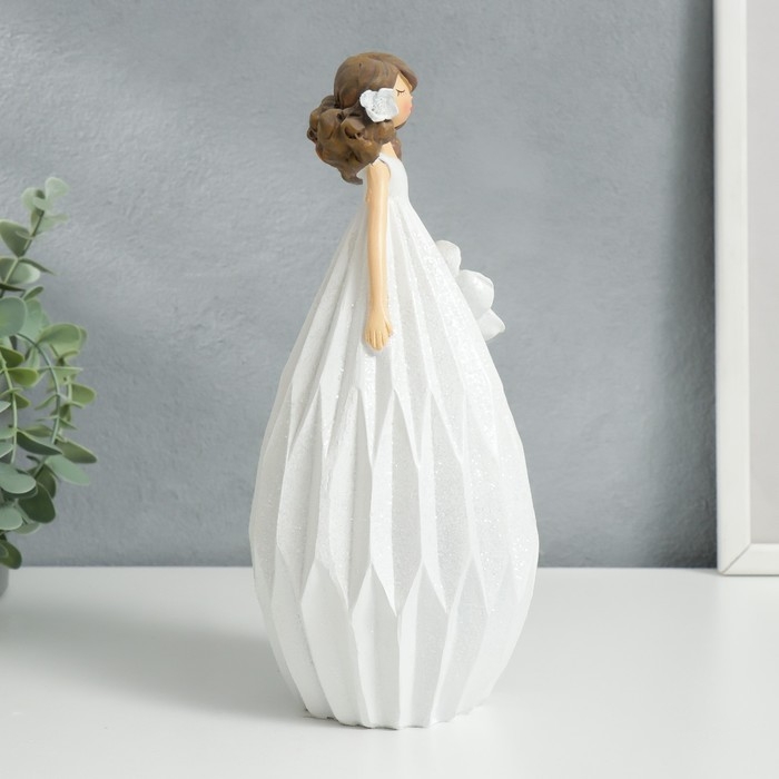 Сувенир полистоун  Сувенир полистоун "Малышка с цветком в волосах, в белом платье, с цветком" 24,3х11,5х11 см