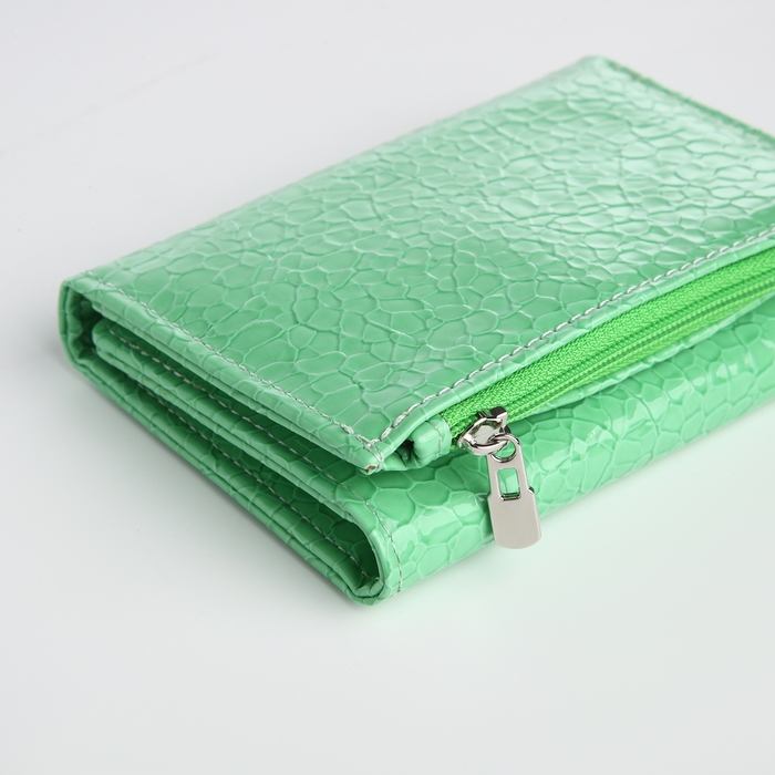 Кошелёк женский на магните, цвет зелёный