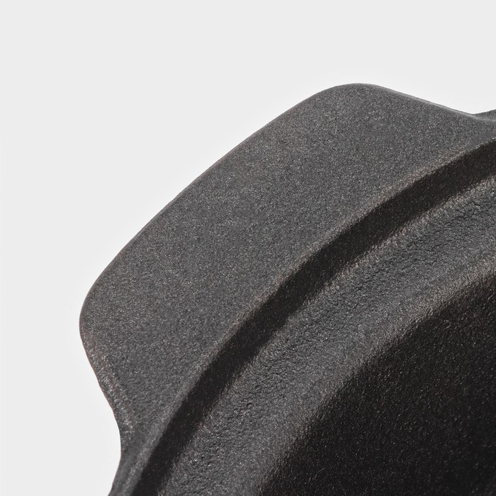 Жаровня чугунная «Биргер», 1,5 л, d=24 см, стеклянная крышка, цвет чёрный Жаровня чугунная «Биргер», 1,5 л, d=24 см, стеклянная крышка, цвет чёрный