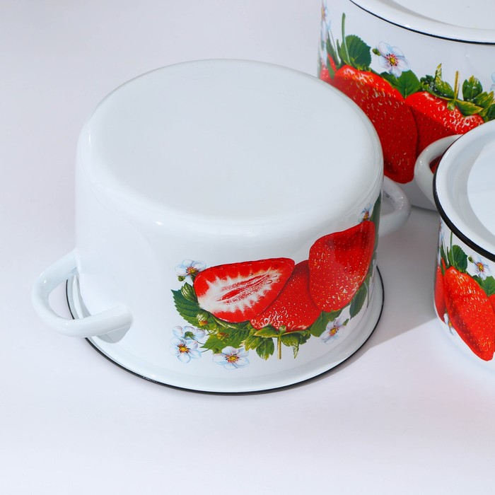 Набор эмалированных кастрюль «Клубника садовая», 3 предмета: 1,5 л, 2,9 л, 4,5 л Набор эмалированных кастрюль «Клубника садовая», 3 предмета: 1,5 л, 2,9 л, 4,5 л