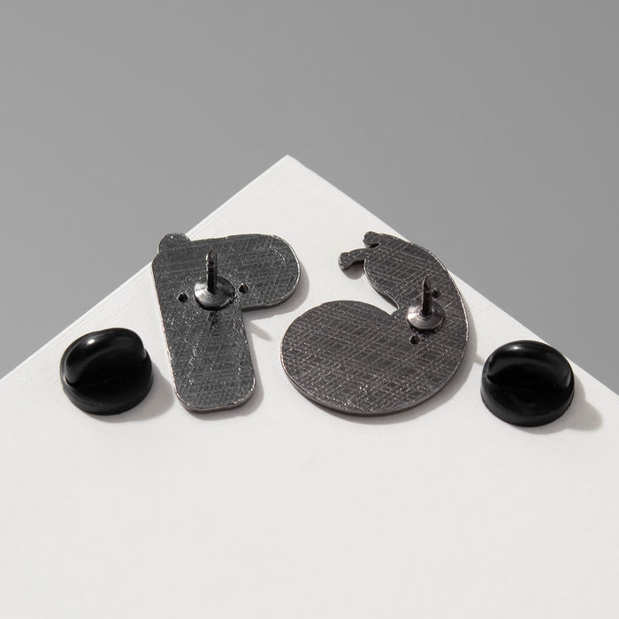 Набор значков (2шт) Набор значков (2шт) "Зоо" улитка и капибара, цветной в чёрном металле