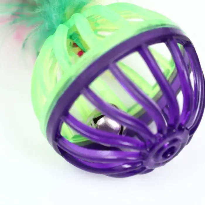Шарик для кошек с бубенчиком "Завитушка с пером", 4 см, салатово-фиолетовый