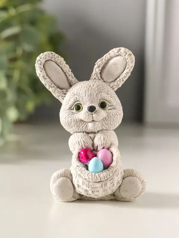 Статуэтка "Кролик с корзиной яиц" 5х5х8 см, серый