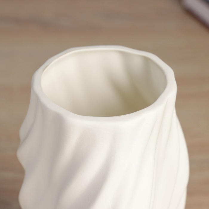 Керамическая ваза декоративная настольная «Оскар», для цветов, сухоцветов, d-8 см, 20×10.5 см, белый Керамическая ваза декоративная настольная «Оскар», для цветов, сухоцветов, d-8 см, 20×10.5 см, белый