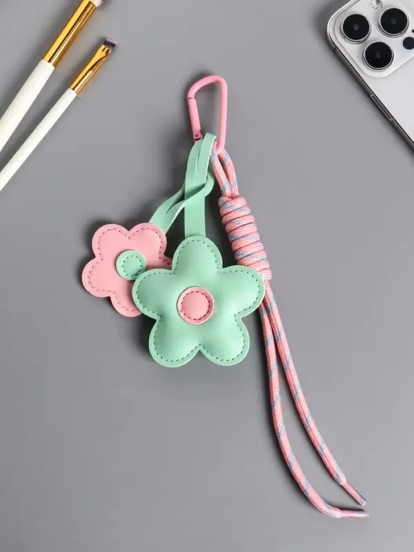 Брелок на карабине кожзам, текстиль  Брелок на карабине кожзам, текстиль "Цветочки" мятно-розовый, с узлом 25х7х1,5 см