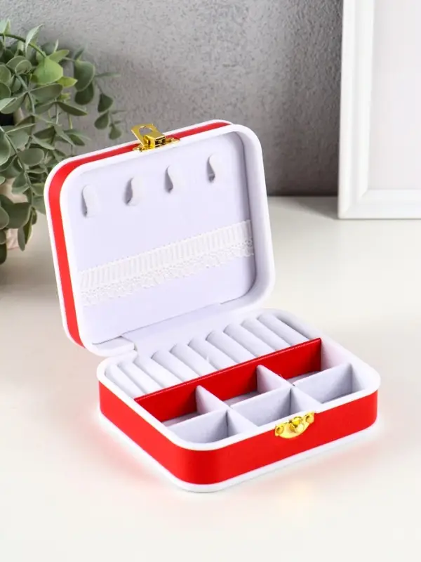 Шкатулка пластик, кожзам для украшений 6 ячеек, 10 полос, красная 13,5х11,5х5,5 см