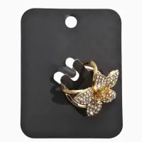 Кольцо для платка &laquo;Цветок Лилии&raquo;, белое в золоте