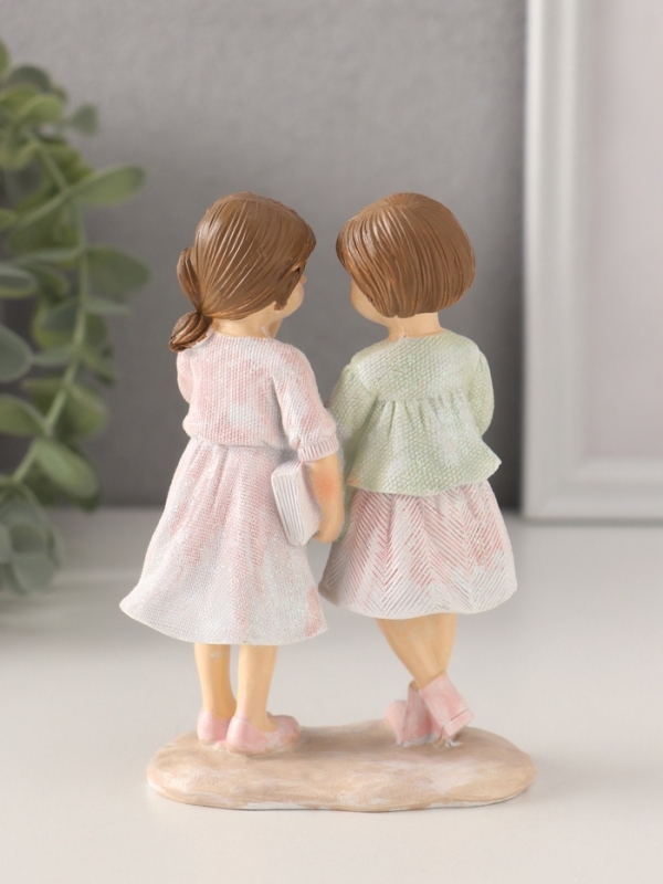 Сувенир полистоун Сувенир полистоун "Малышки-подружки" розово-зелёный 8,5х5х12,5 см