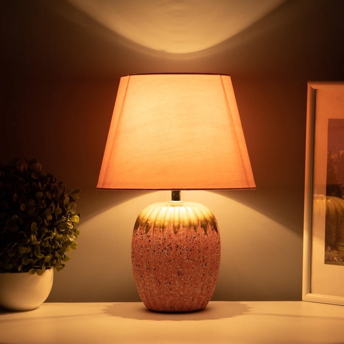 Настольная лампа с абажуром RISALUX «Успех», 1×Е14, 40 Вт, розовый, 22×22×33 см Настольная лампа с абажуром RISALUX «Успех», 1×Е14, 40 Вт, розовый, 22×22×33 см