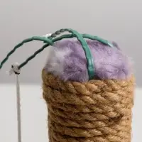 Лежанка с когтеточкой для котят, 34&times;26&times;34 см, джут, цвет МИКС