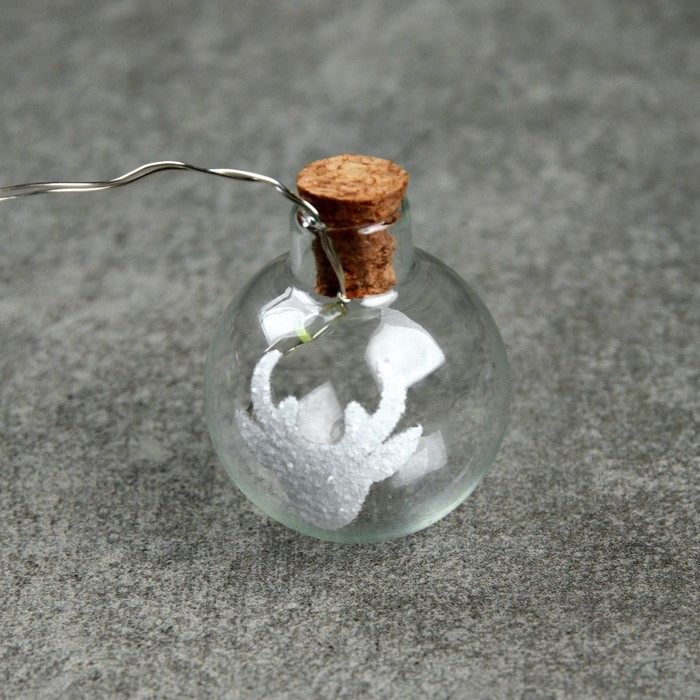 Гирлянда «Нить» 1.6 м с насадками «Шарики с оленем», IP20, серебристая нить, 15 LED, батарейки ААх2 (нет в комплекте), свечение белое Гирлянда «Нить» 1.6 м с насадками «Шарики с оленем», IP20, серебристая нить, 15 LED, батарейки ААх2 (нет в комплекте), свечение белое