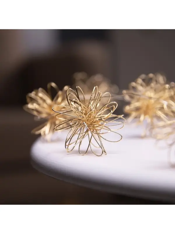 Гирлянда &laquo;Нить&raquo; роса 5 см с насадками &laquo;Вспышка&raquo;, IP20, серебристая нить, 10 LED, от батареек АА&times;2, свечение тёплое белое