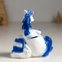 Копилка "Лошадь с сундуком монет" 13х11х7 см, бело-голубой Копилка "Лошадь с сундуком монет" 13х11х7 см, бело-голубой