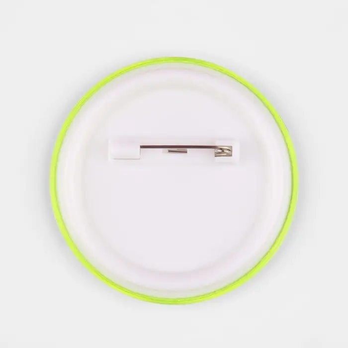 Светоотражающий значок «Футбольный мяч», d=5.8 см, МИКС Светоотражающий значок «Футбольный мяч», d=5.8 см, МИКС