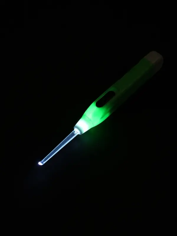 Палочка для чистки ушей LES-03, LED-подсветка, 3 насадки, от батареек (в комплекте)