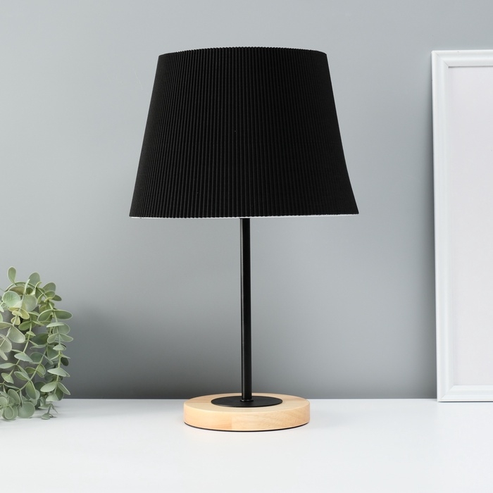 Светильник настольный Светильник настольный "Строгость" 1х40Вт Е27 черный 22,5х22,5х41,5см