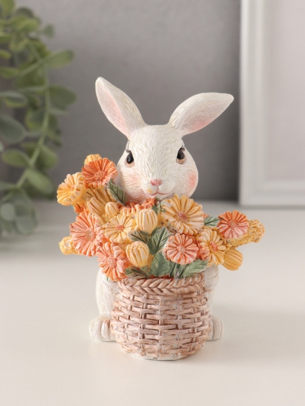 Сувенир полистоун  Сувенир полистоун "Белый кролик с цветами в плетённой корзине" 9х8,5х11,5 см